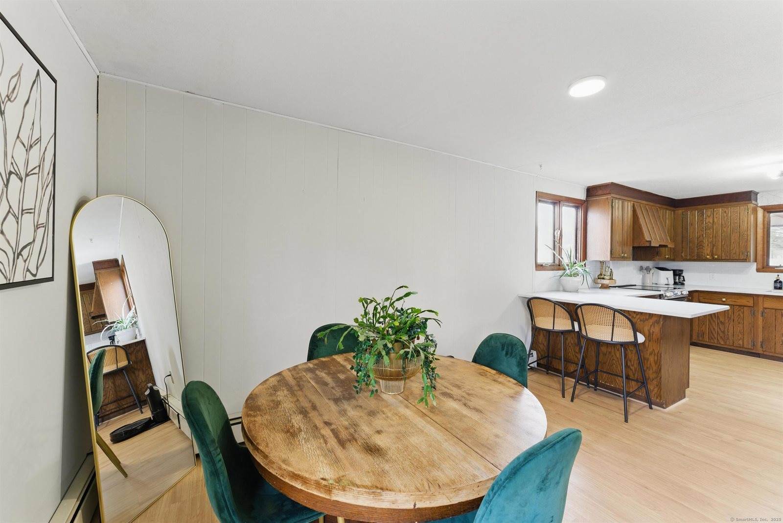 65 West, Windsor Locks, CT 06096