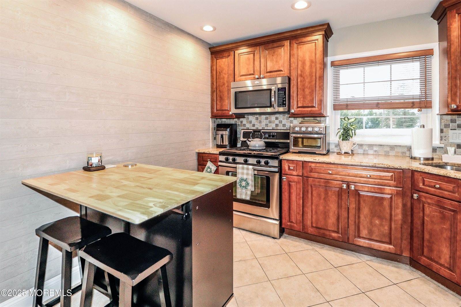 89 Leedsville Drive, Lincroft, NJ 07738