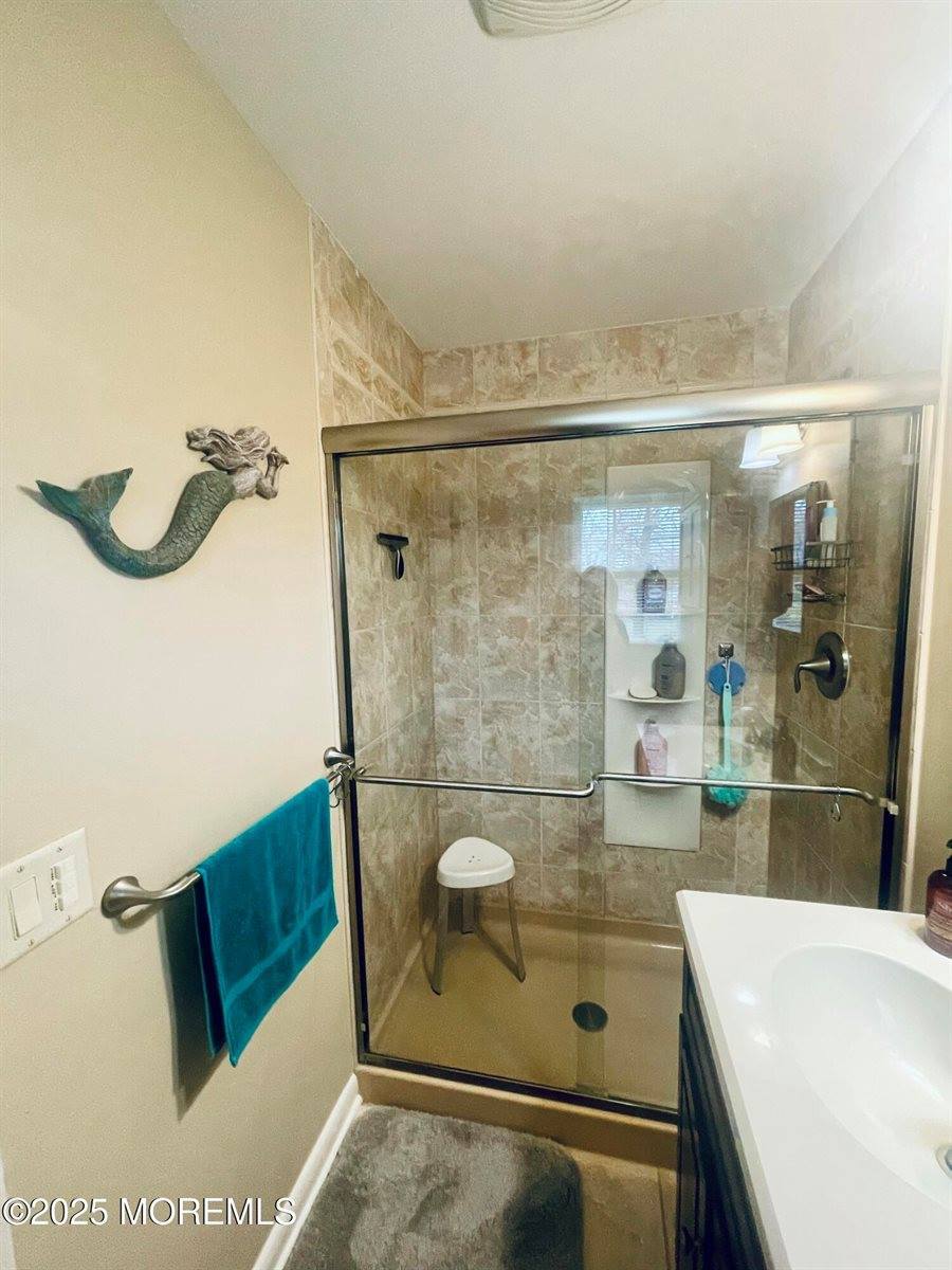 89 Leedsville Drive, Lincroft, NJ 07738