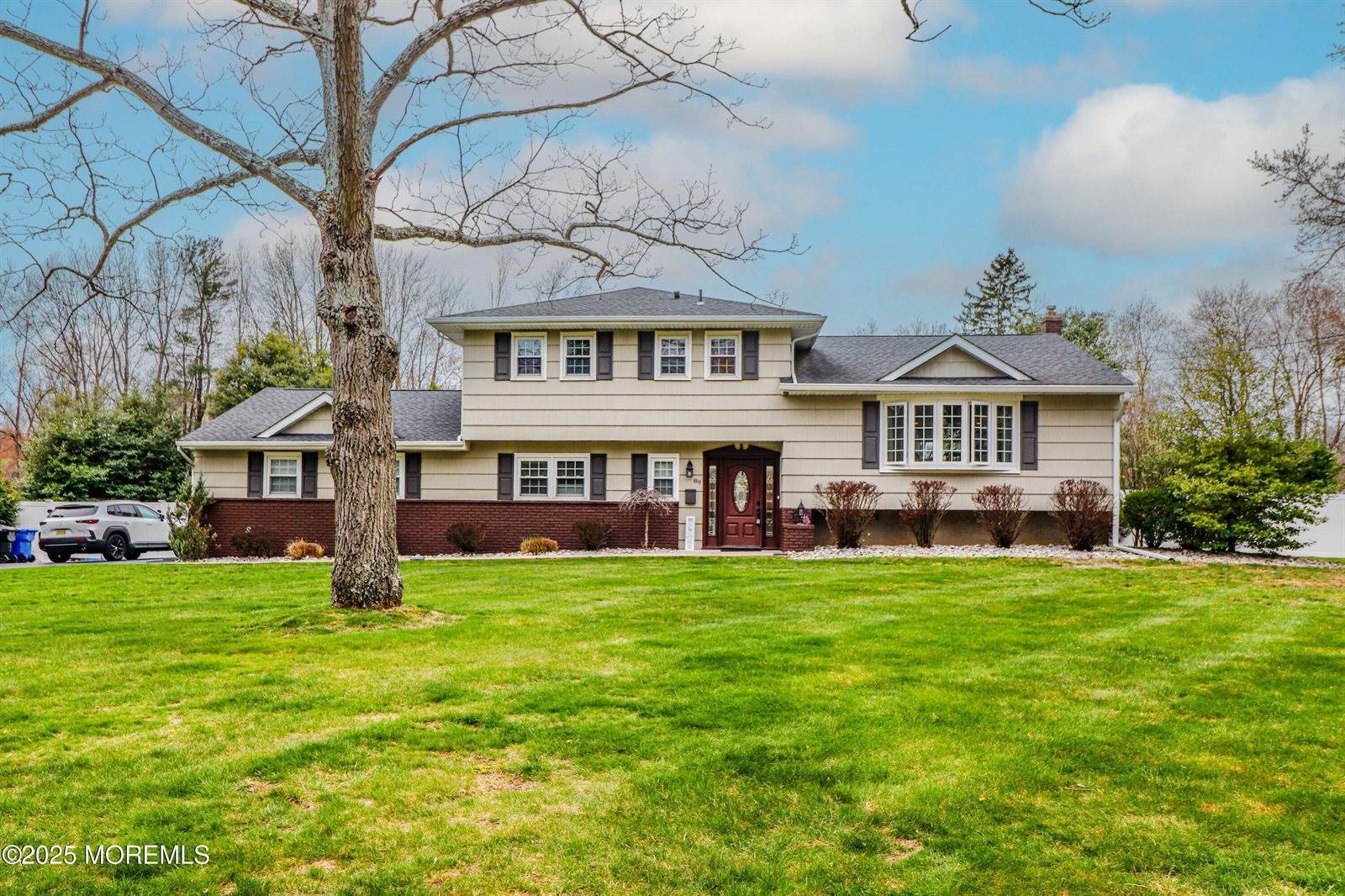 89 Leedsville Drive, Lincroft, NJ 07738