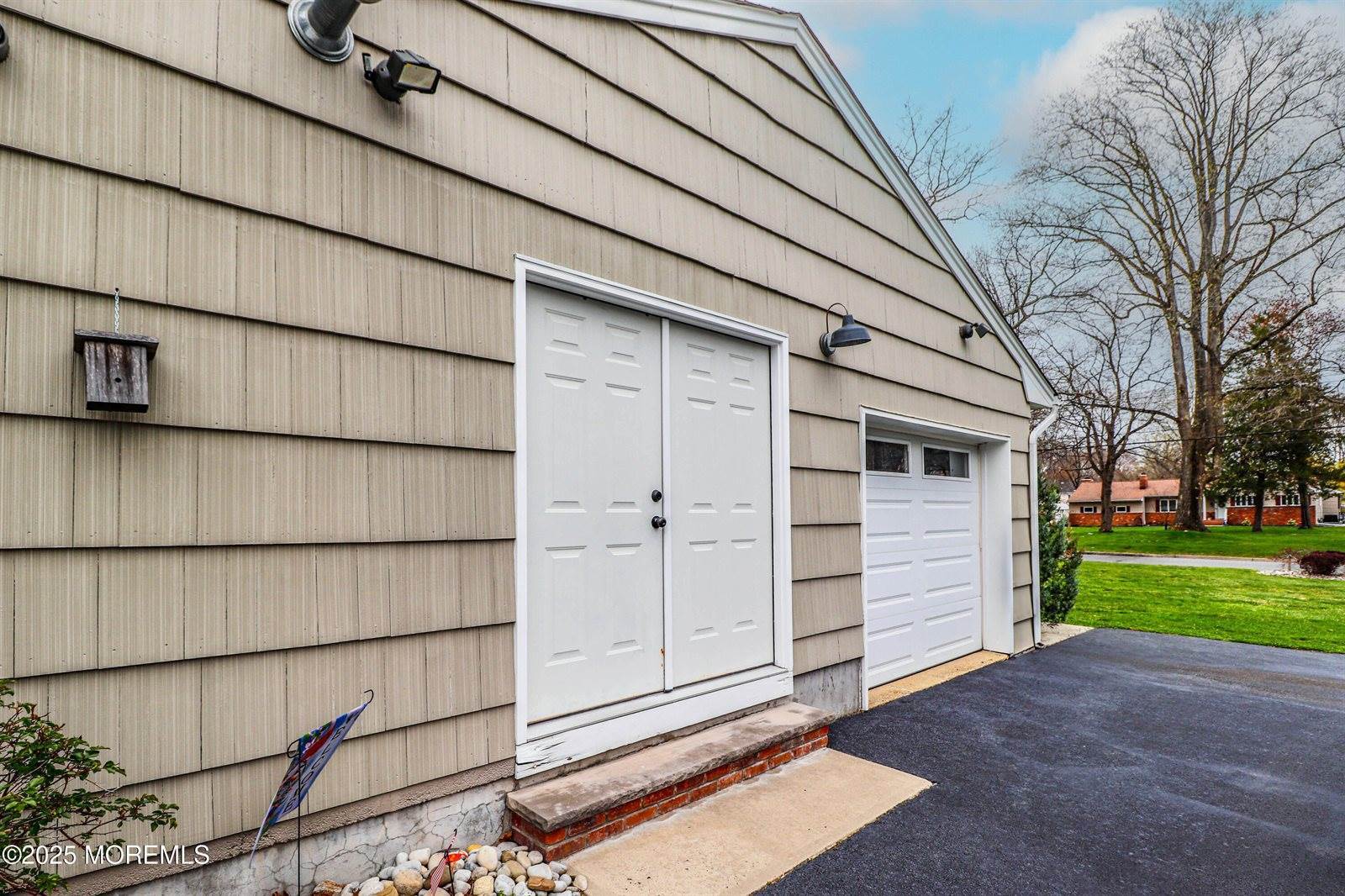 89 Leedsville Drive, Lincroft, NJ 07738