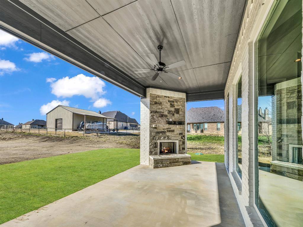 604 Gatlin Pass, Azle, TX 76020