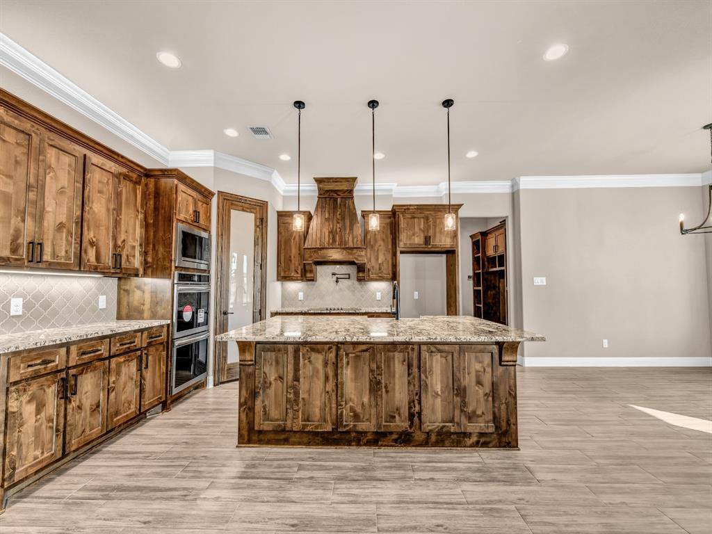 604 Gatlin Pass, Azle, TX 76020