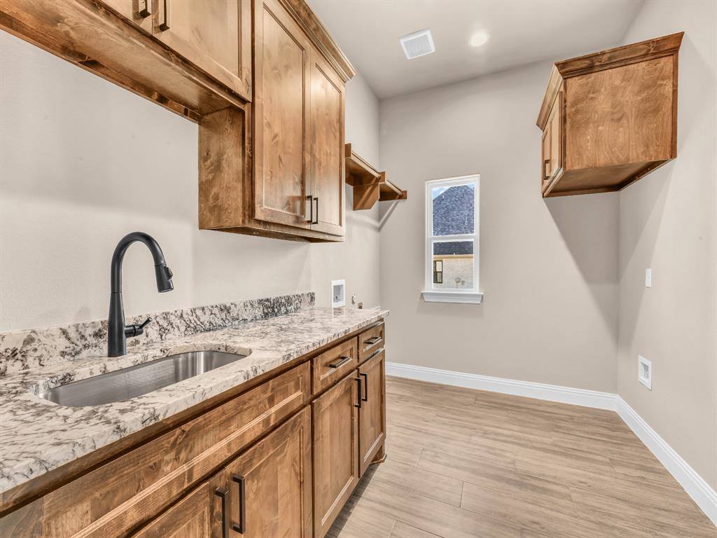 604 Gatlin Pass, Azle, TX 76020