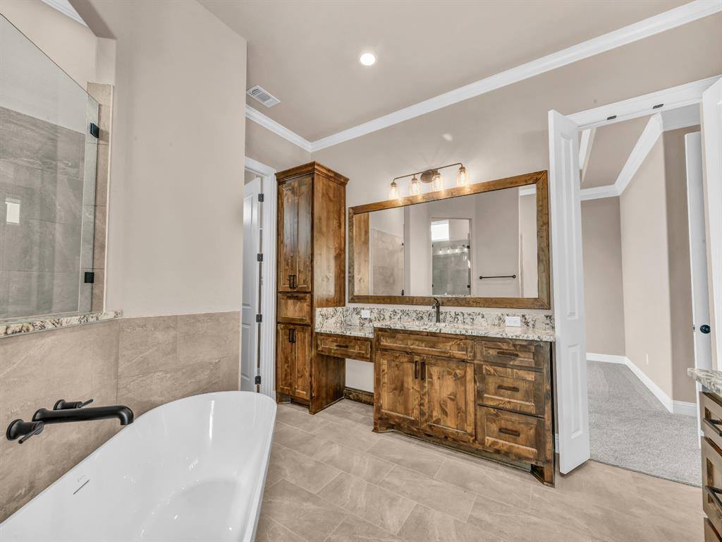 604 Gatlin Pass, Azle, TX 76020