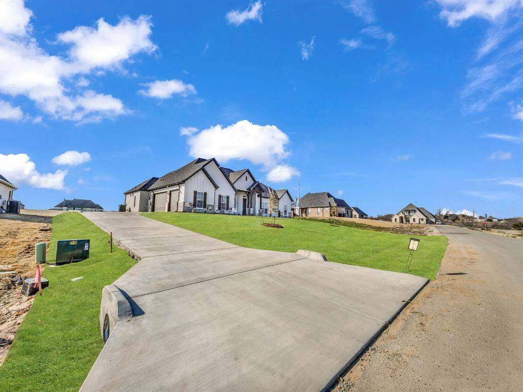 604 Gatlin Pass, Azle, TX 76020
