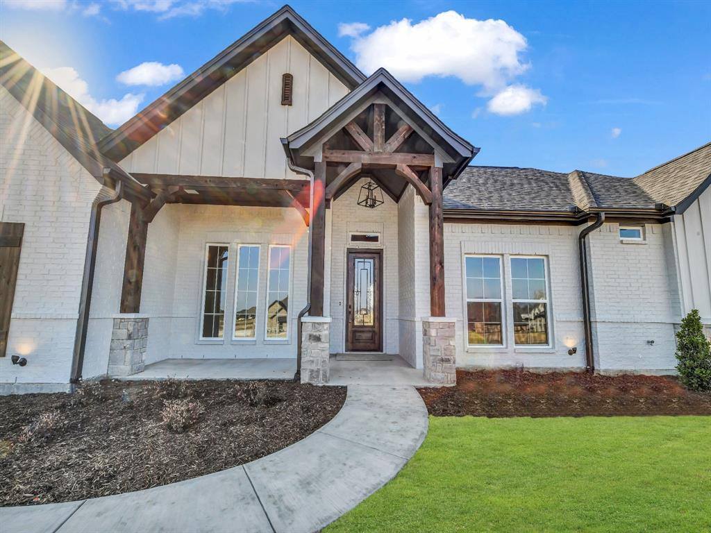 604 Gatlin Pass, Azle, TX 76020