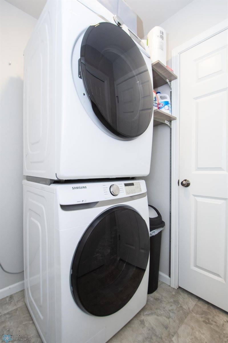 154 Pine Avenue, Mapleton, ND 58059