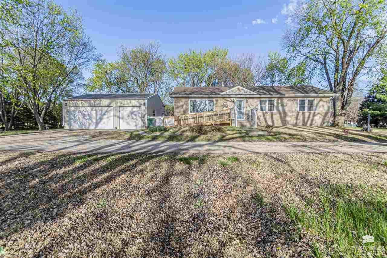 1990 2680 Lane, Chapman, KS 67431