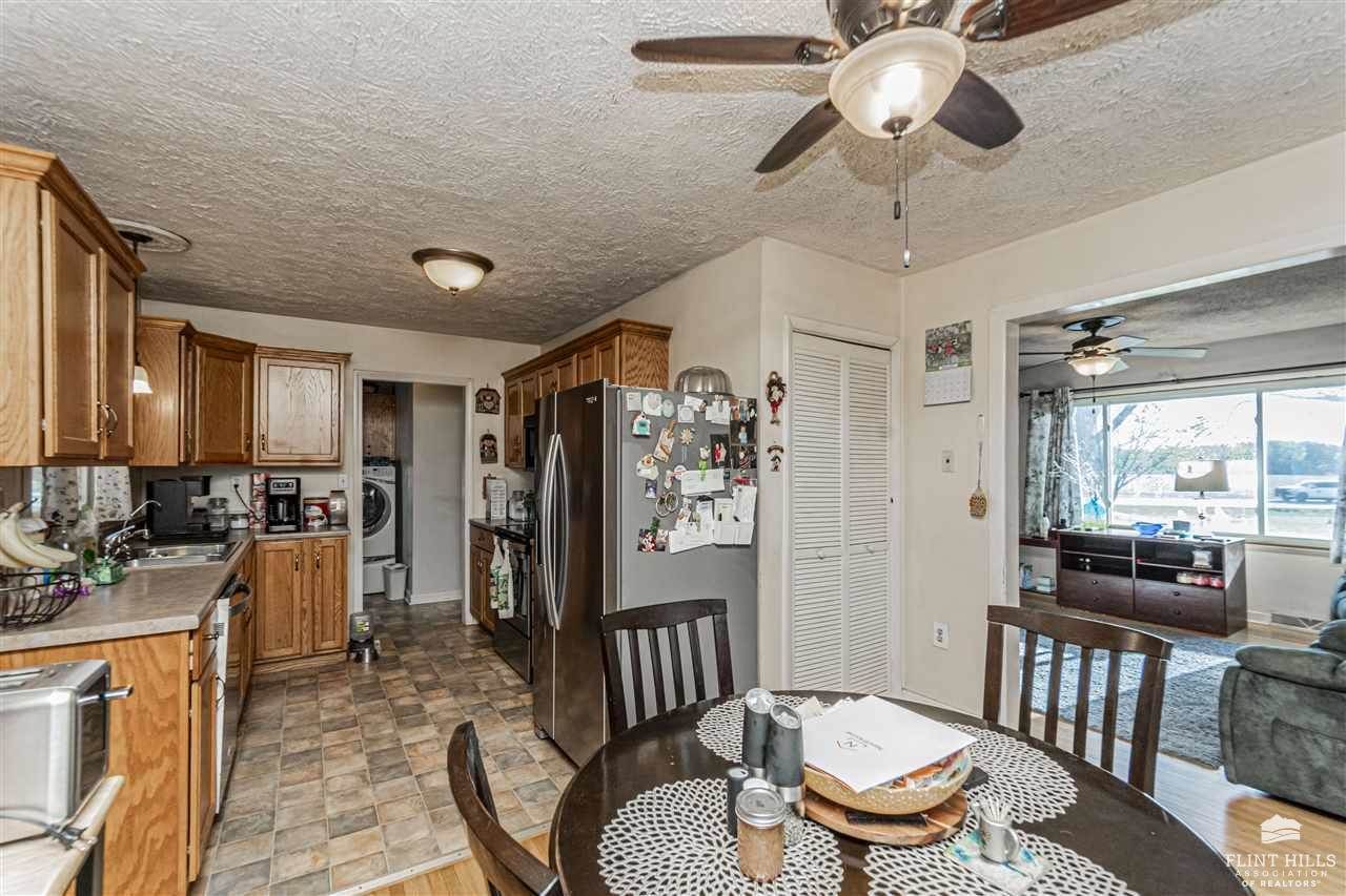 1990 2680 Lane, Chapman, KS 67431