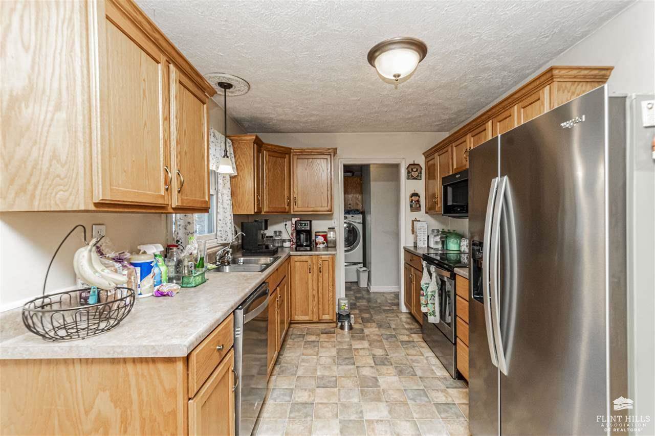 1990 2680 Lane, Chapman, KS 67431