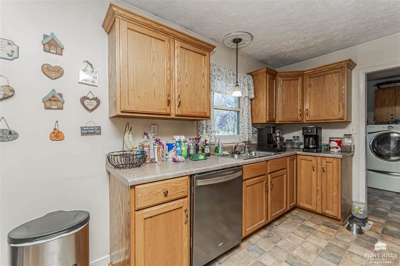 1990 2680 Lane, Chapman, KS 67431