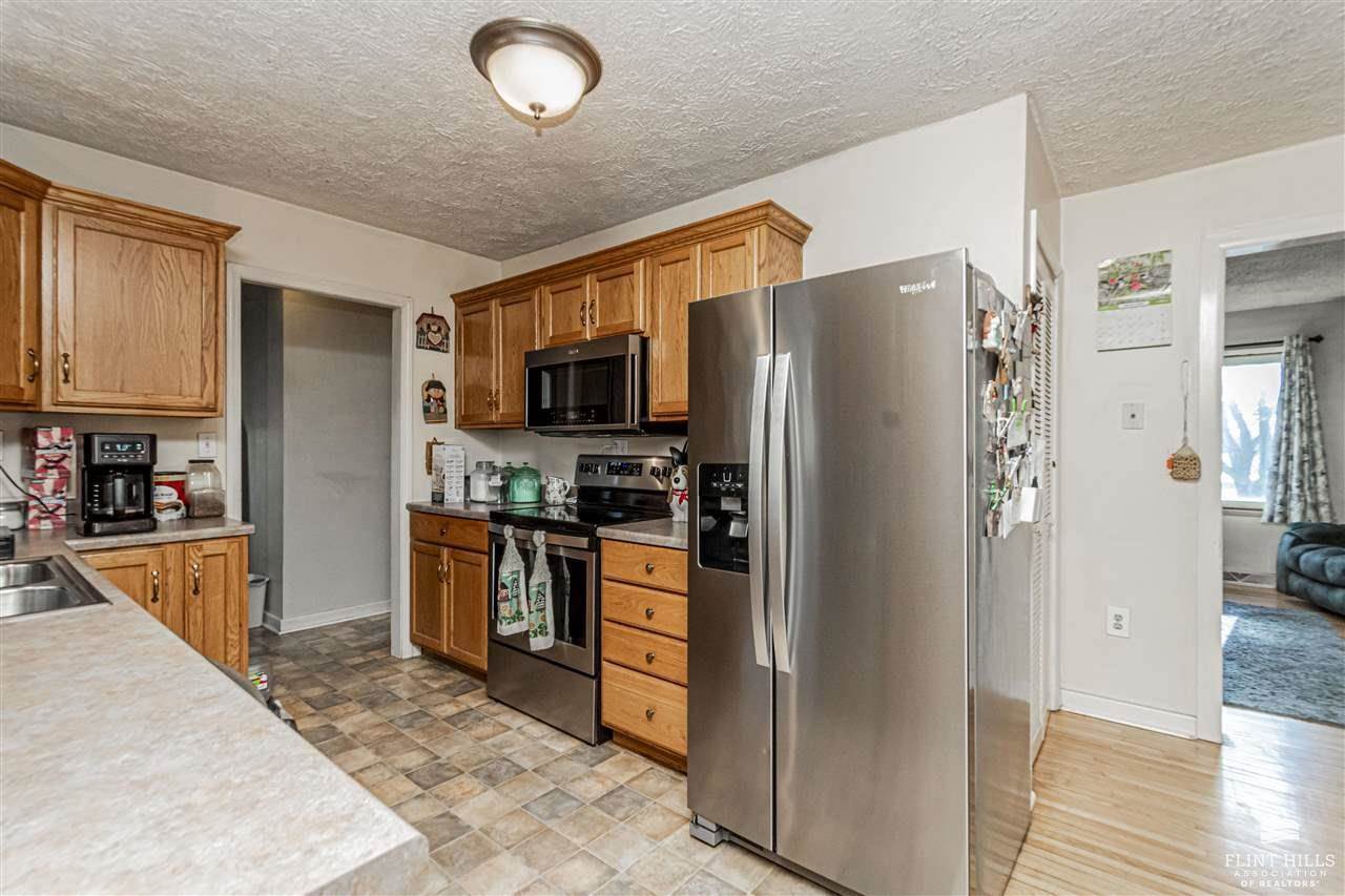 1990 2680 Lane, Chapman, KS 67431