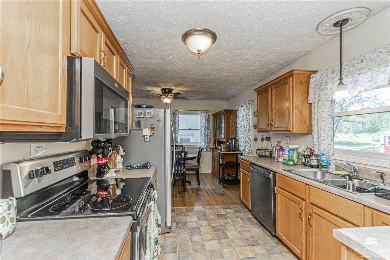 1990 2680 Lane, Chapman, KS 67431