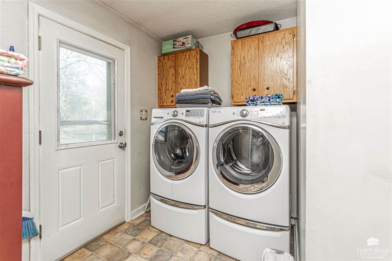 1990 2680 Lane, Chapman, KS 67431