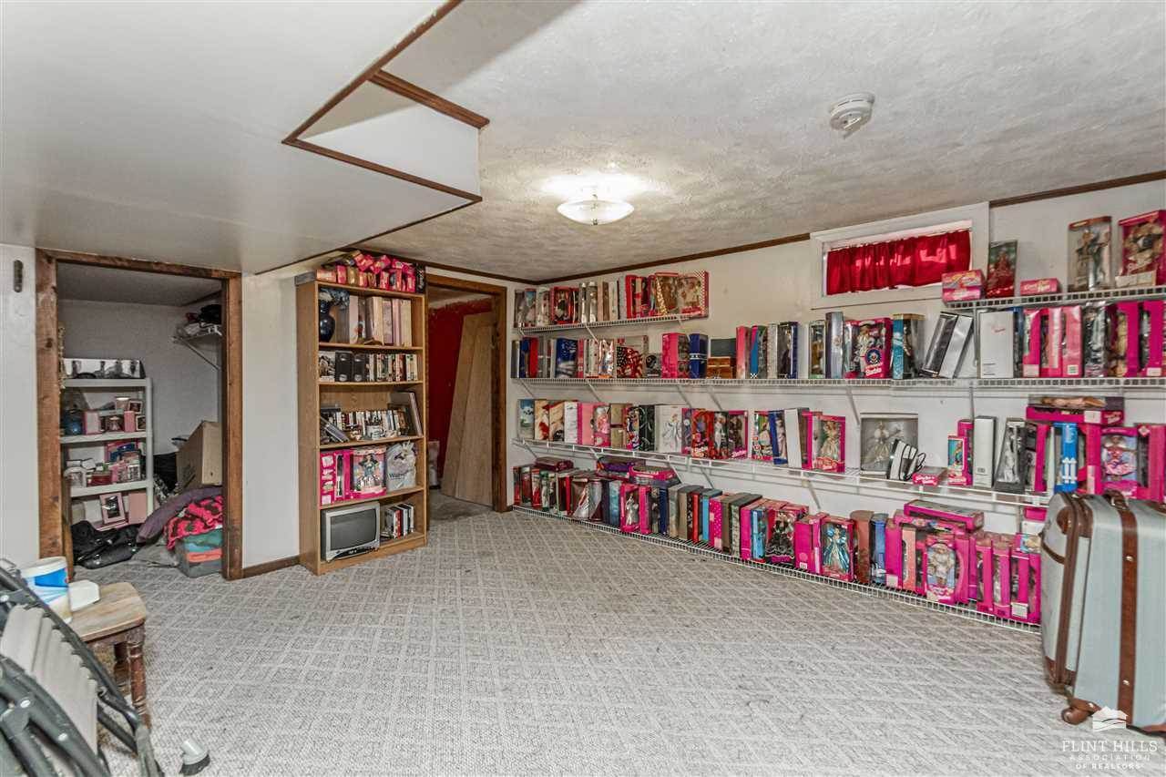 1990 2680 Lane, Chapman, KS 67431