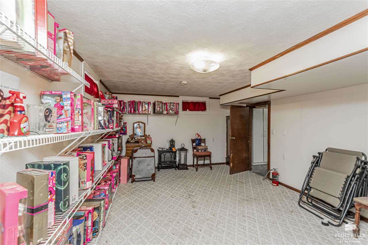 1990 2680 Lane, Chapman, KS 67431