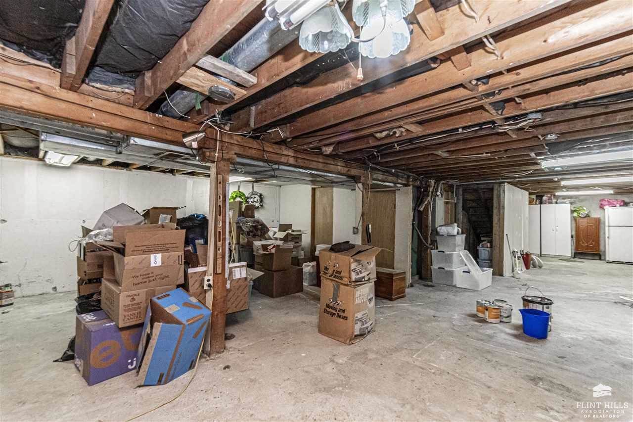 1990 2680 Lane, Chapman, KS 67431