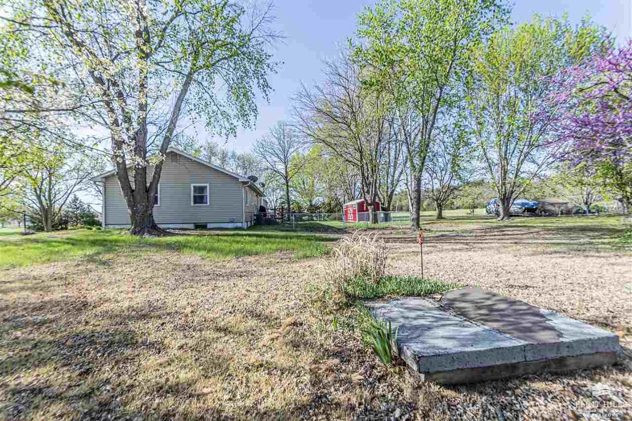 1990 2680 Lane, Chapman, KS 67431