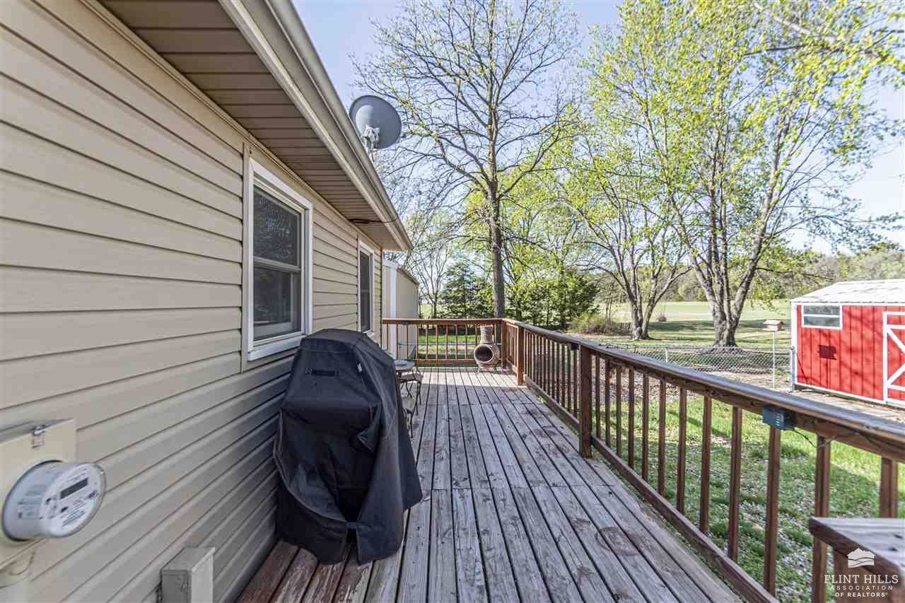 1990 2680 Lane, Chapman, KS 67431