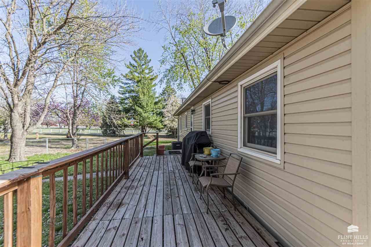 1990 2680 Lane, Chapman, KS 67431