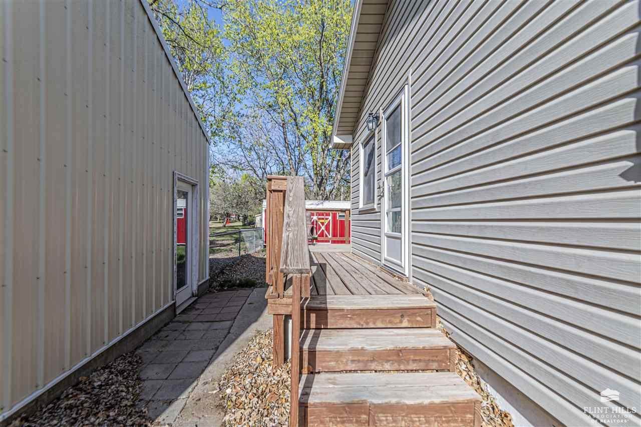 1990 2680 Lane, Chapman, KS 67431