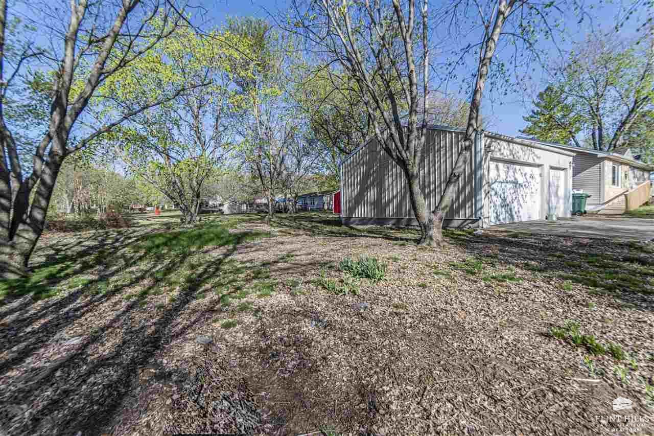 1990 2680 Lane, Chapman, KS 67431