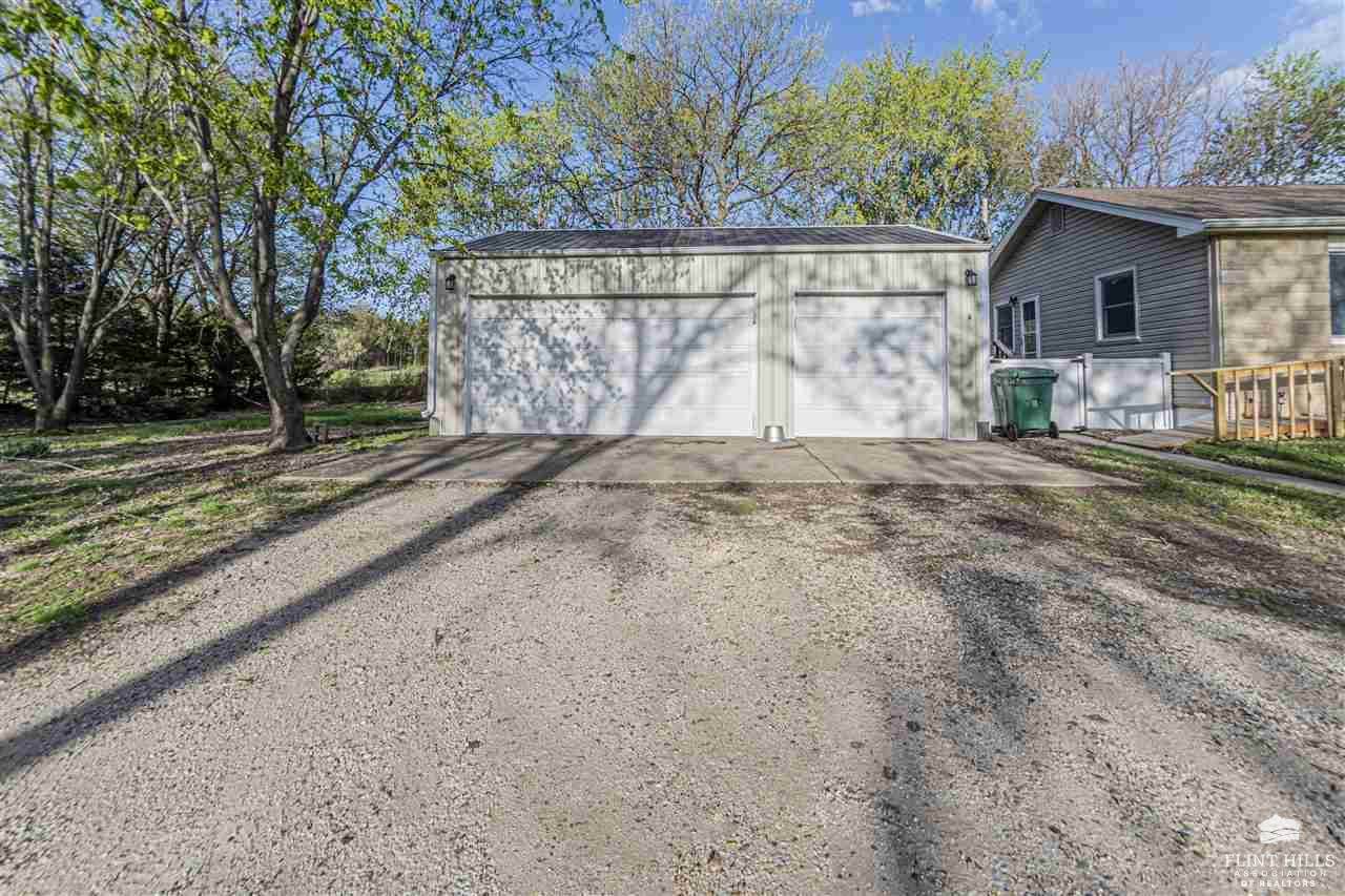 1990 2680 Lane, Chapman, KS 67431