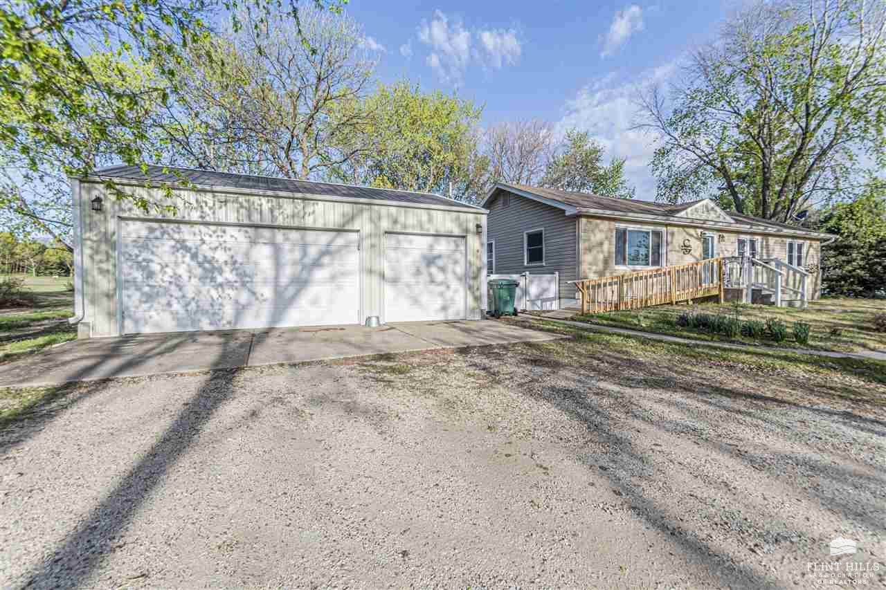 1990 2680 Lane, Chapman, KS 67431