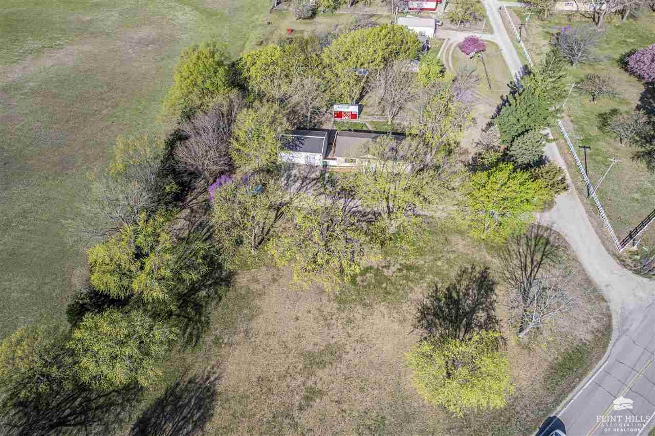 1990 2680 Lane, Chapman, KS 67431