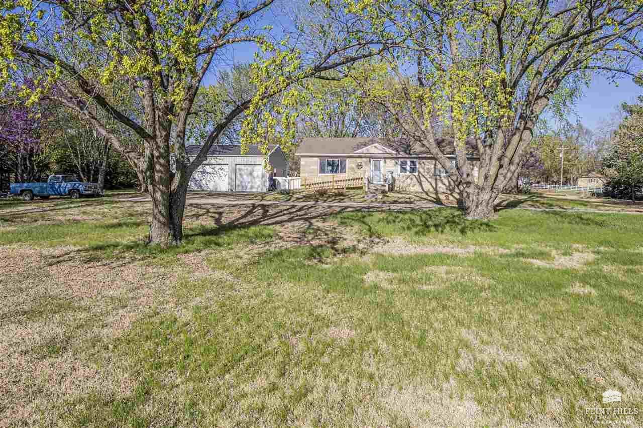 1990 2680 Lane, Chapman, KS 67431