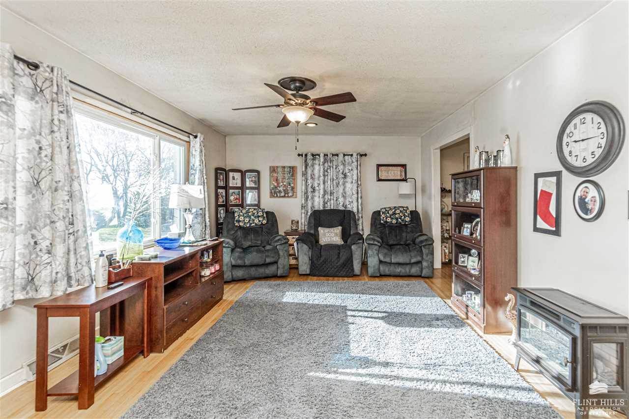 1990 2680 Lane, Chapman, KS 67431