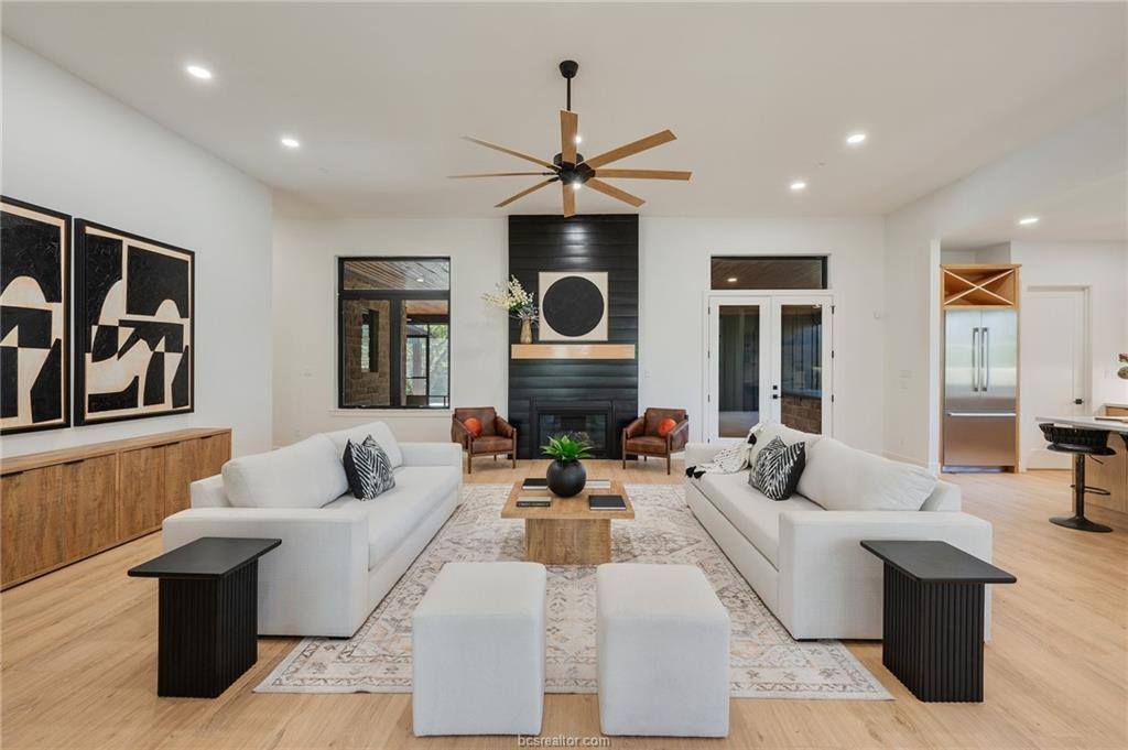 19363 Moonlit Hollow Loop, College Station, TX 77845