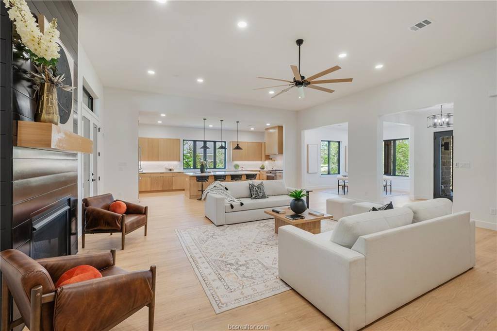 19363 Moonlit Hollow Loop, College Station, TX 77845