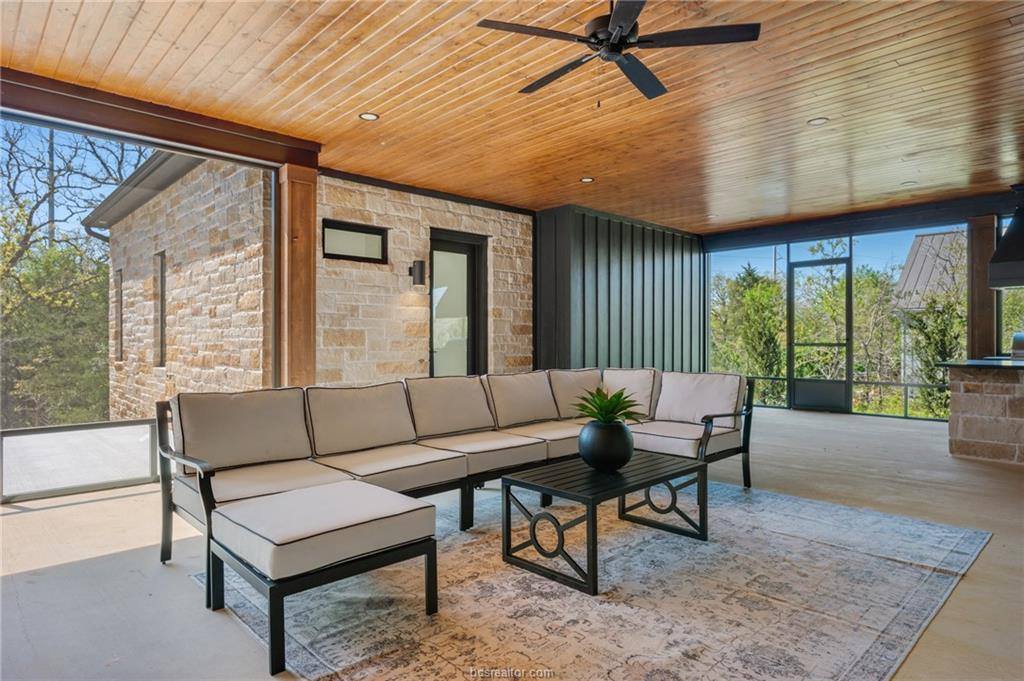 19363 Moonlit Hollow Loop, College Station, TX 77845