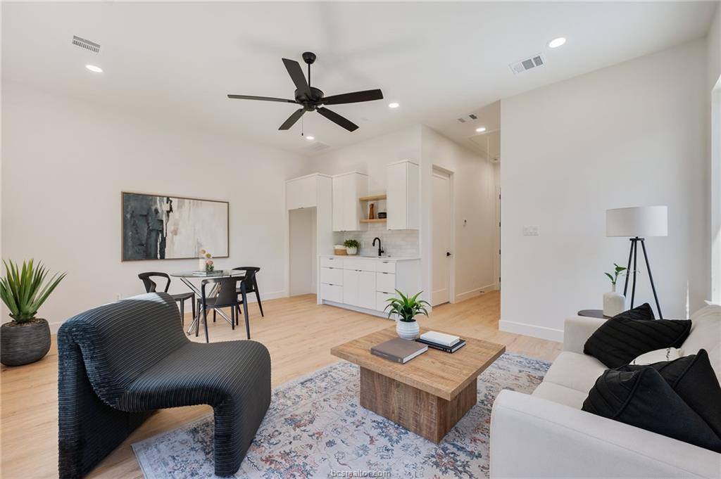 19363 Moonlit Hollow Loop, College Station, TX 77845