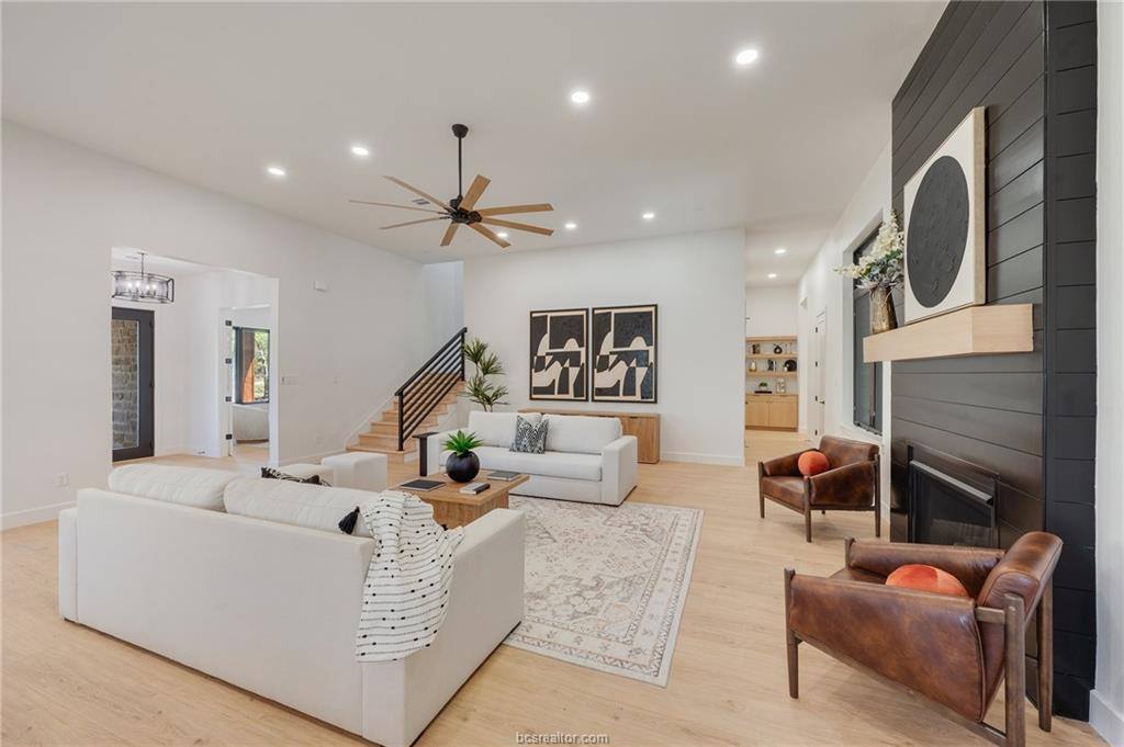 19363 Moonlit Hollow Loop, College Station, TX 77845