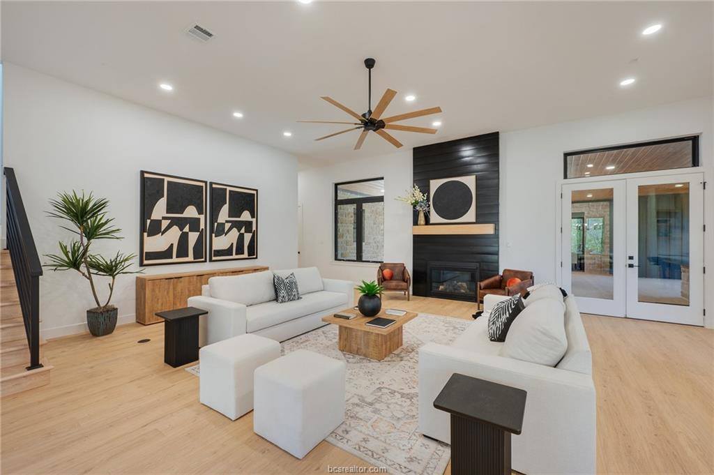 19363 Moonlit Hollow Loop, College Station, TX 77845