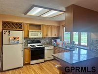 614 Shannon Road, Papillion, NE 68046