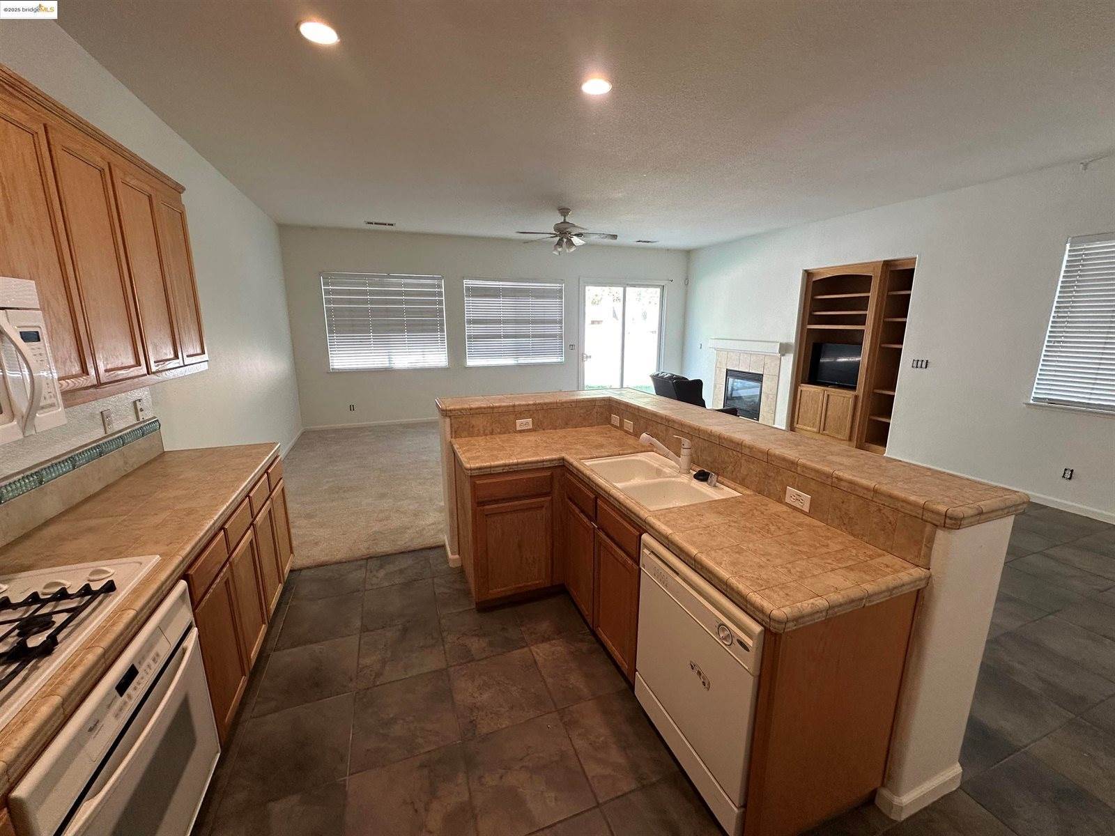 15 Renoir Ct, Oakley, CA 94561