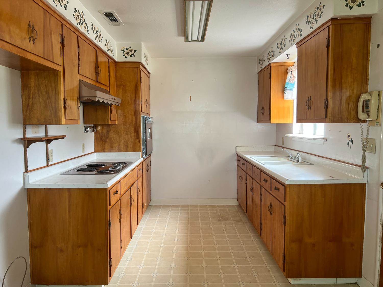 1725 Elmer Avenue, Yuba City, CA 95993