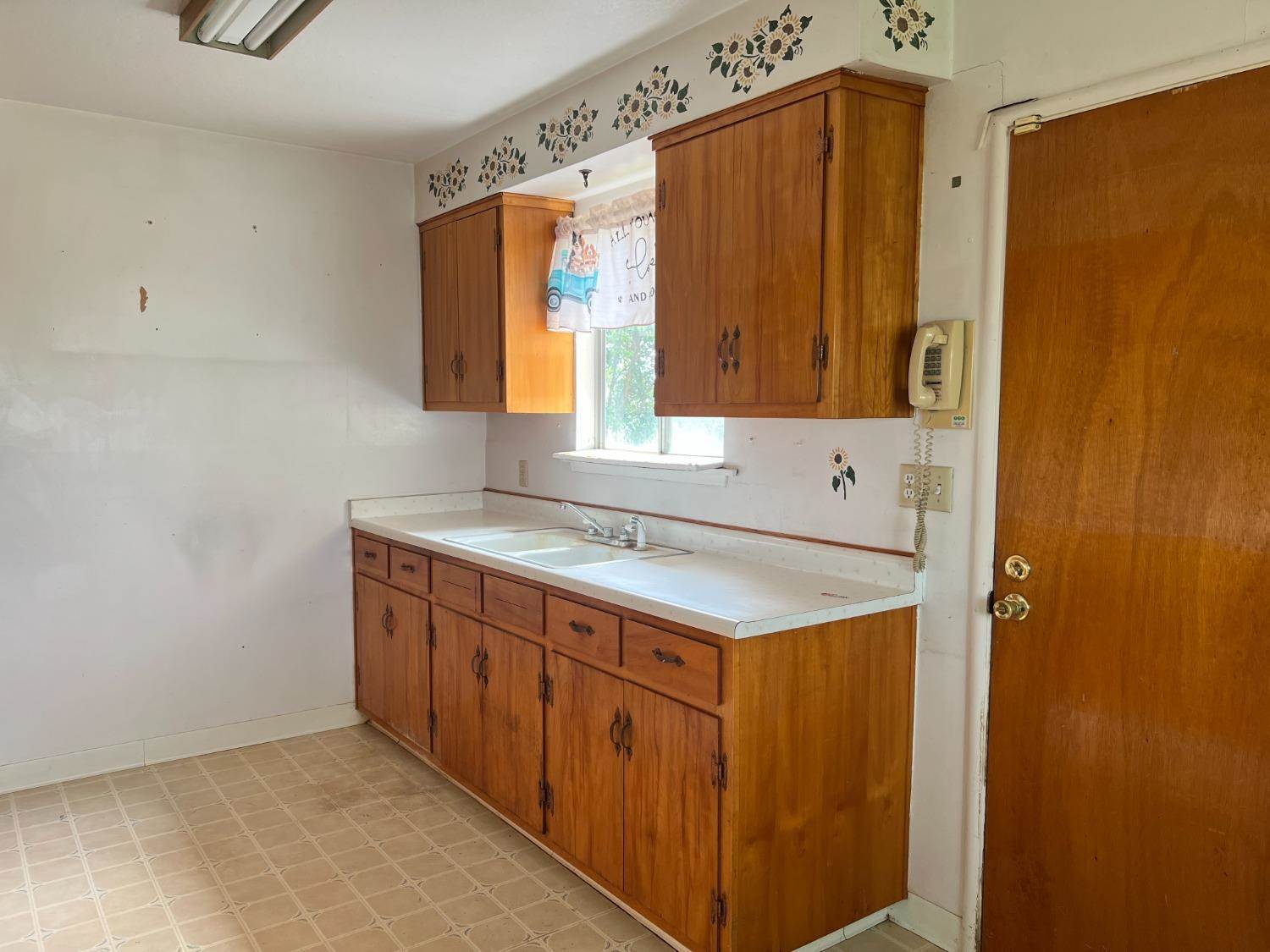 1725 Elmer Avenue, Yuba City, CA 95993