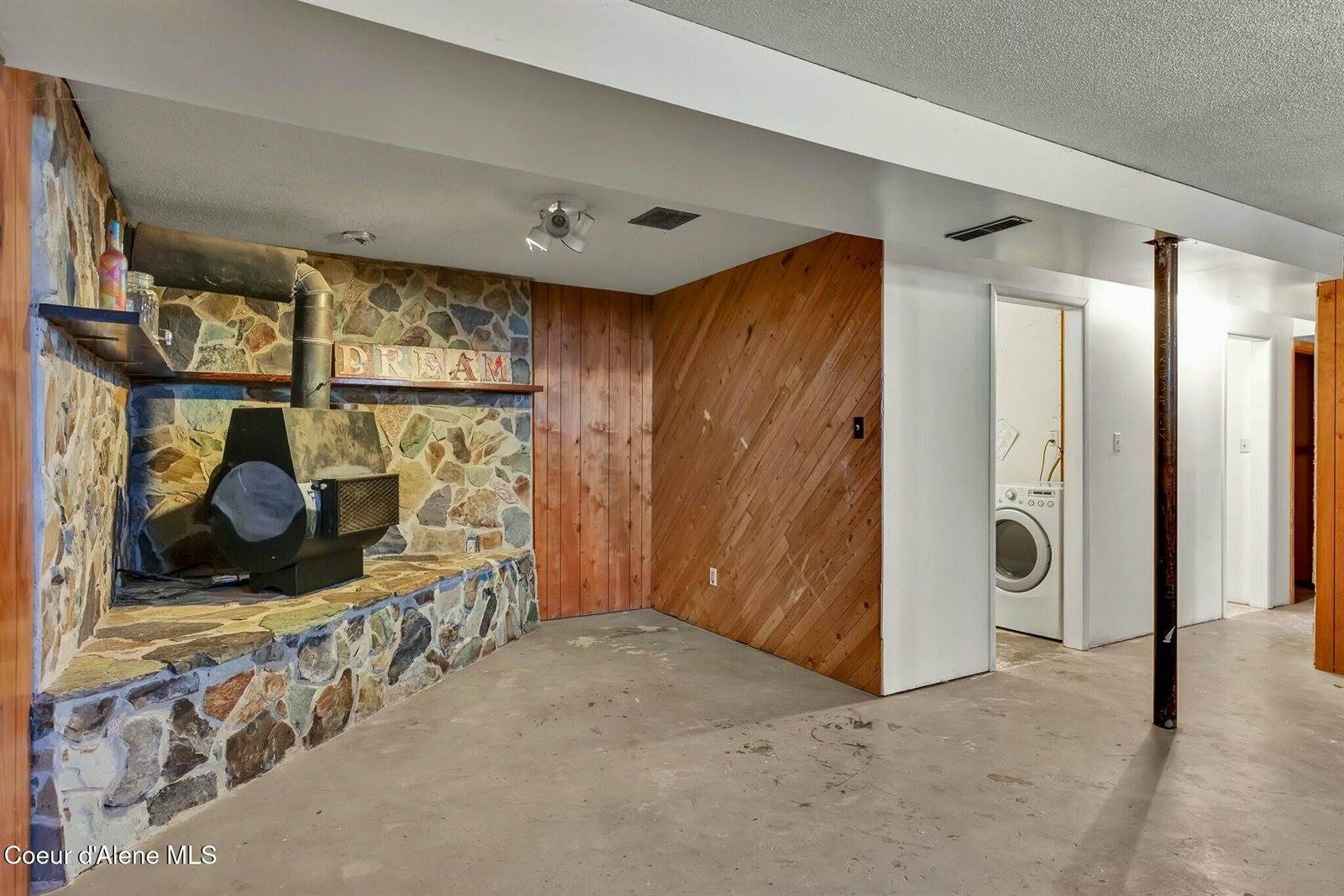 6959 Fresno Street, Bonners Ferry, ID 83805