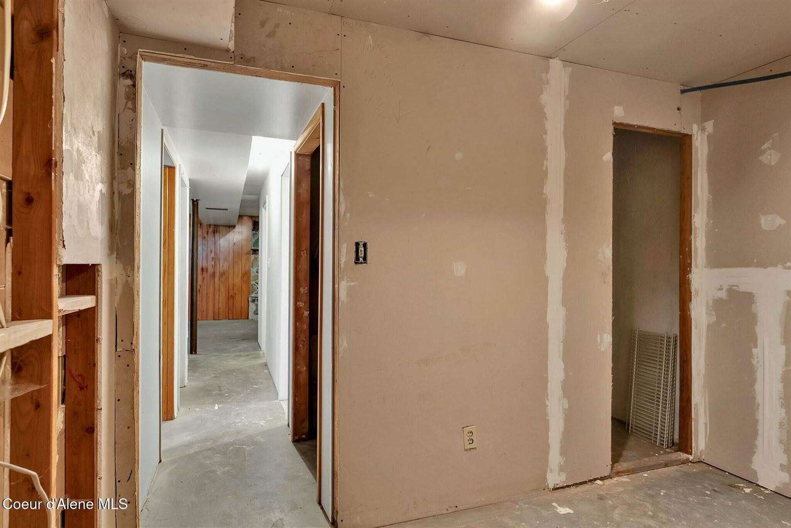 6959 Fresno Street, Bonners Ferry, ID 83805