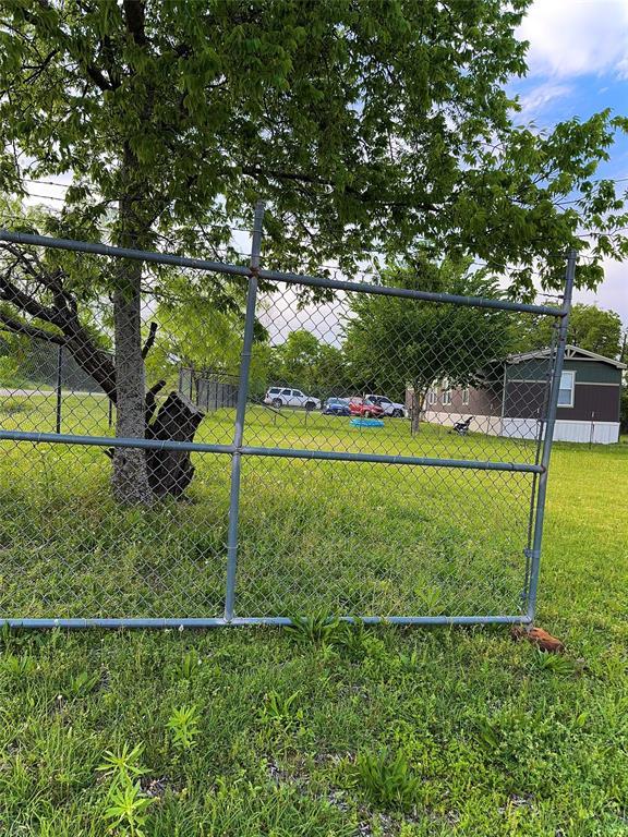 3205 Flora Street, Burleson, TX 76028