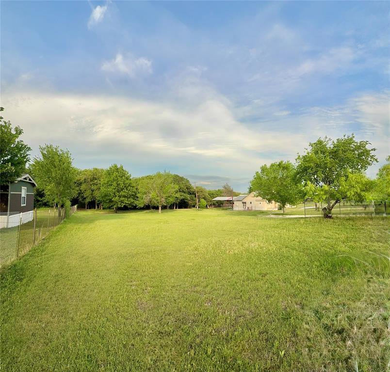 3205 Flora Street, Burleson, TX 76028