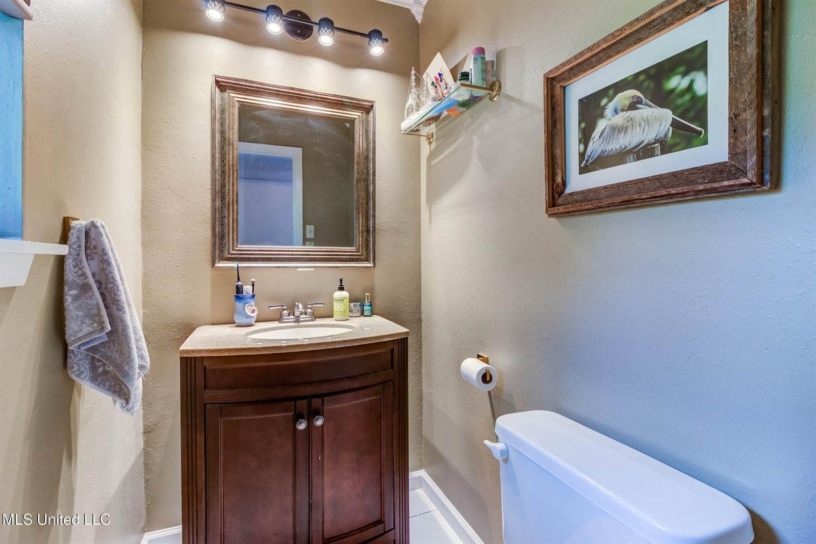 450 Whispering Pine Drive, Ocean Springs, MS 39564