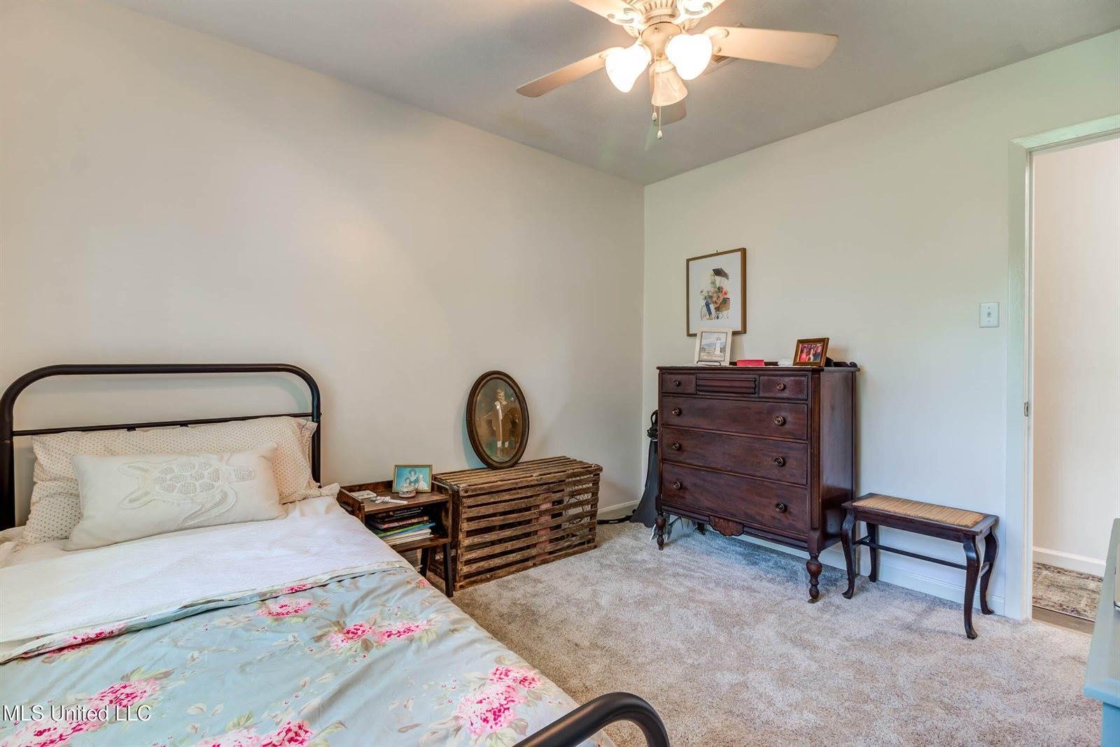 450 Whispering Pine Drive, Ocean Springs, MS 39564