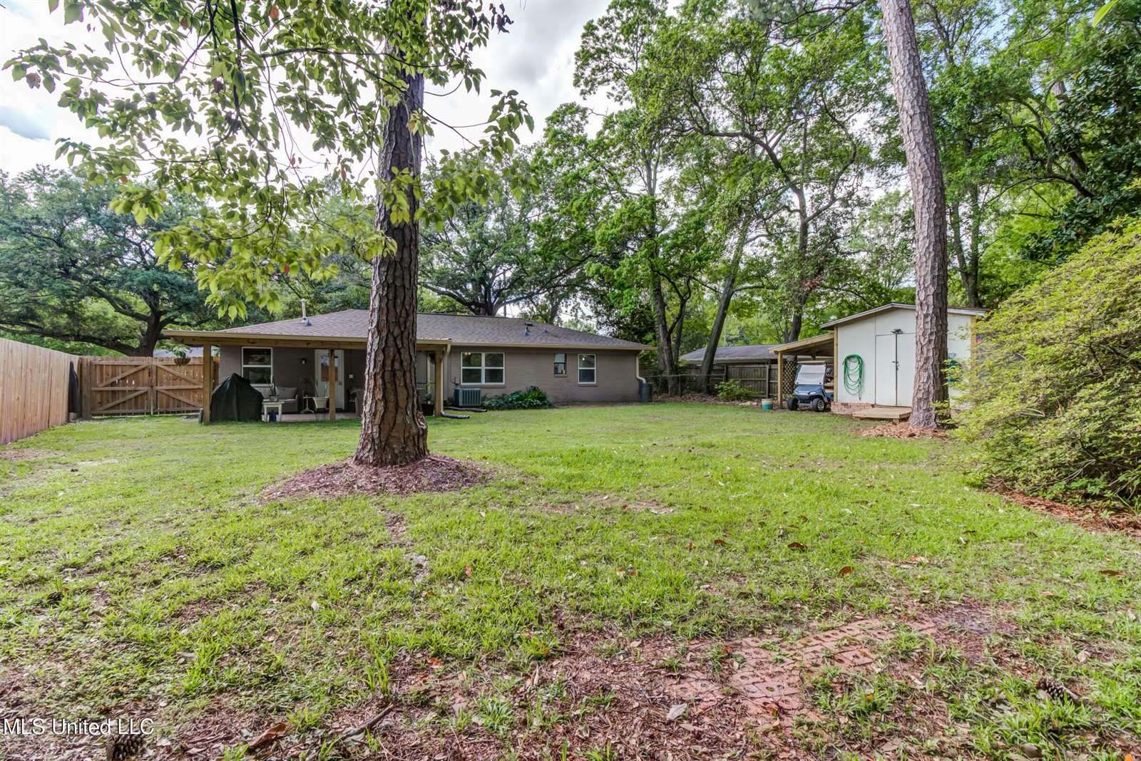 450 Whispering Pine Drive, Ocean Springs, MS 39564
