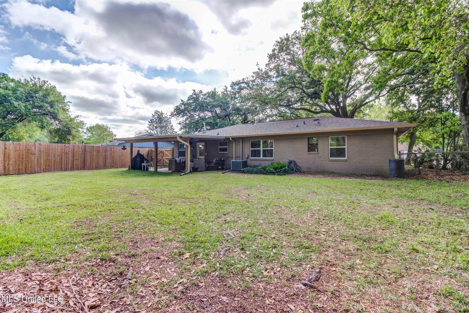 450 Whispering Pine Drive, Ocean Springs, MS 39564
